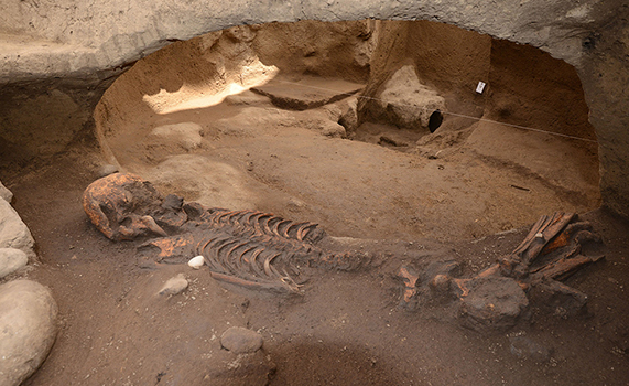 Descubren fosas prehispánicas de más de 2,500 años, al sur de la CDMX