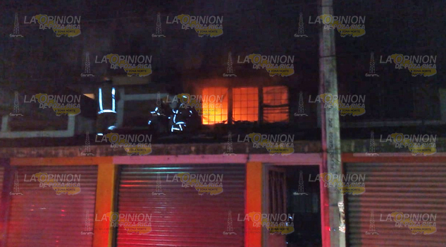Incendio en casa provoca movilización de cuerpos de seguridad y emergencia