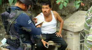 Taxista vuelca en el Paseo de las Danzas