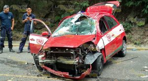 Taxista vuelca en el Paseo de las Danzas