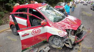 Taxista vuelca en el Paseo de las Danzas