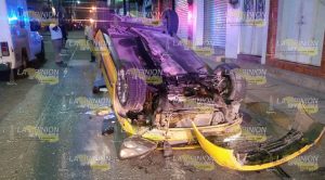 Volcó su vehículo en plena zona centro de Tlapacoyan.