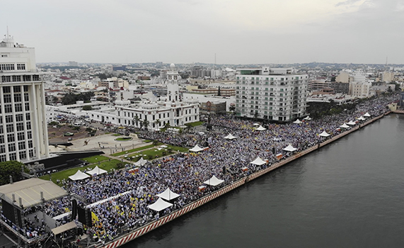Cierra campaña, Yunes Márquez reúne a 80 mil