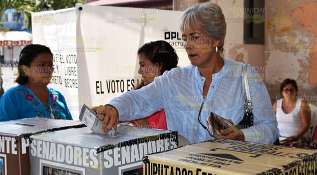 La alcaldesa de Tlapacoyan ya emitió su voto