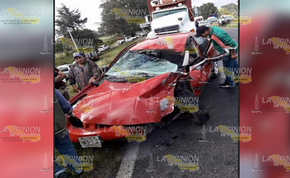 Muere bebé tras fuerte accidente de un vehículo, 6 personas más lesionadas