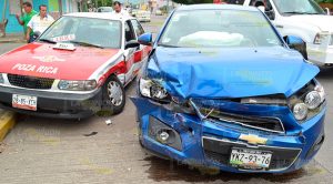 Aparatoso choque en Poza Rica, un lesionado y daños materiales Aparatoso Choque Poza Rica Lesionado Daños Materiales