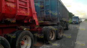 Aseguran carga de dudosa procedencia en la autopista hacia Tuxpan Aseguran Carga Dudosa Procedencia Autopista Hacia Tuxpan