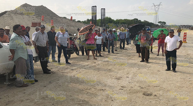 Bloqueo por tiempo indefinido en la Túxpan-Tampico