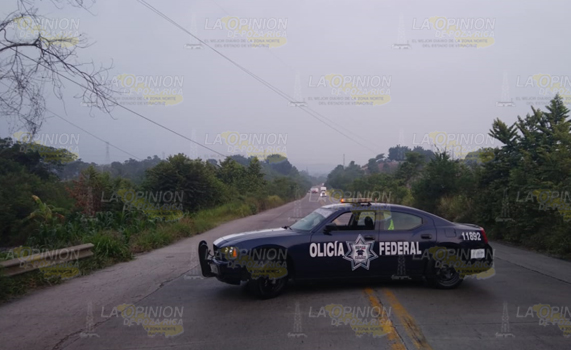 Cables de alta tensión caen sobre la carretera Poza Rica a Tihuatlan