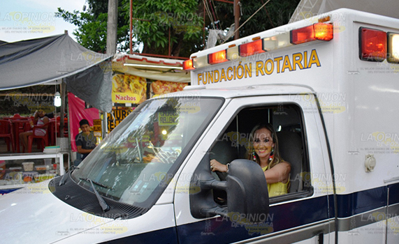 A través de club rotario alcaldesa adquiere una ambulancia para el DIF