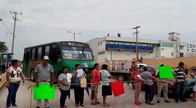 Damnificados en Coatzacoalcos exigen ayuda al Ayuntamiento por tromba Damnificados Coatzacoalcos Exigen Ayuda Ayuntamiento Tromba