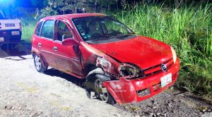 Estampa su auto contra banqueta Estampa Auto Contra Banqueta