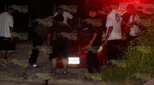 Estampa su auto contra banqueta Estampa Auto Contra Banqueta