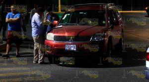 Fuerte choque entre taxi y camioneta en la madrugrada Fuerte Choque Entre Taxi Camioneta Madrugrada