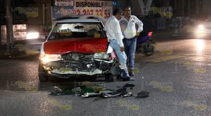 Fuerte choque entre taxi y camioneta en la madrugrada Fuerte Choque Entre Taxi Camioneta Madrugrada
