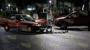 Fuerte choque entre taxi y camioneta en la madrugrada Fuerte Choque Entre Taxi Camioneta Madrugrada