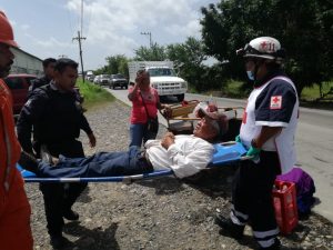 Motociclista se estrella contra triciclo en la Tuxpan-Cobos Motociclista Estrella Contra Triciclo Tuxpan Cobos