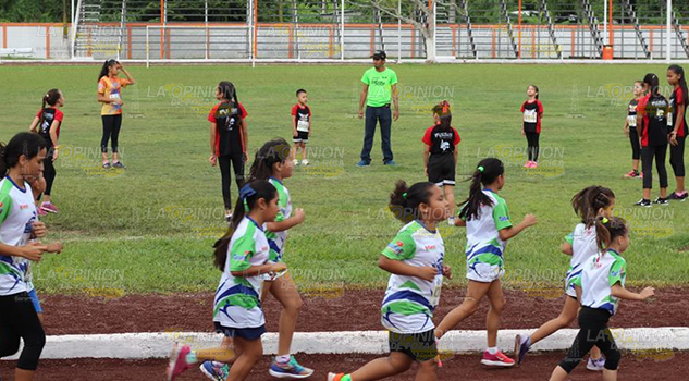 Niños y jóvenes de Tihuatlán participan en Festival de Atletismo Niños Jóvenes Tihuatlán Participan Festival Atletismo