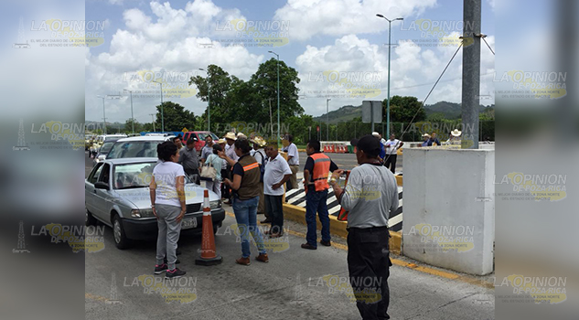 Protestan y toman la caseta de Miahuapa en la México-Tuxpan