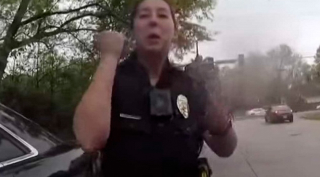 Policías de Estados Unidos echan "volado" para resolver arresto Policías E.U.A. Echan Volado Para Resolver Arresto