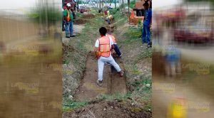 Realizan desazolve de canales pluviales de carretera Poza Rica-Coatzintla Realizan Desazolve Canales Pluviales Carretera Poza Rica Coatzintla