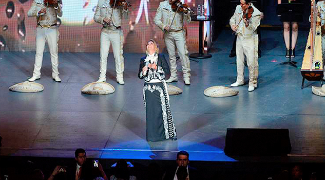 Memorable el reencuentro de Lucero con sus seguidores en el Auditorio Nacional