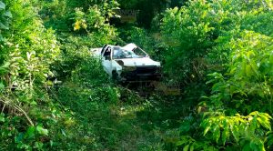 Se salva tras volcar su camioneta en La Puerta Se Salva Tras Volcar Camioneta La Puerta
