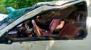 Se salva tras volcar su camioneta en La Puerta Se Salva Tras Volcar Camioneta La Puerta