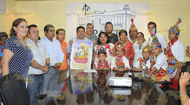 Presentan cartelera de la feria de la Asunción en Papantla