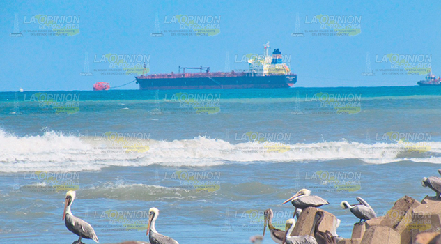 Derrame de combustible en la costa de Tuxpan