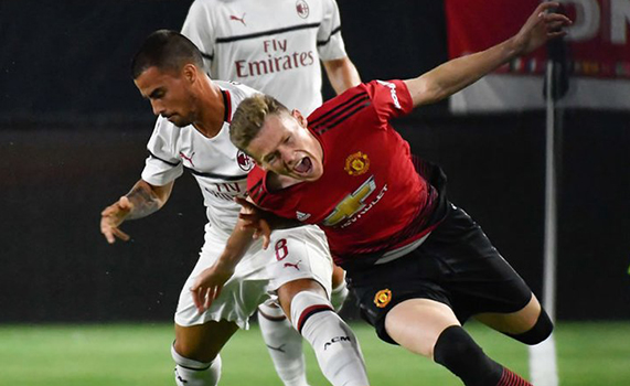 Manchester United y Milan concluyeron su partido con ¡26 penales!