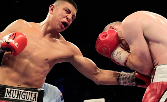 Jaime Munguía defendió título al dominar al inglés Liam Smith