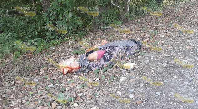 Hallan cuerpo en cobijado en camino a El Mango