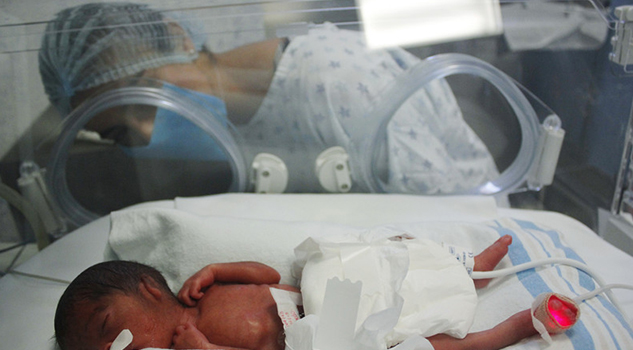 Por negligencia en el IMSS, dejan ciegos a dos bebés en Sonora y Michoacán
