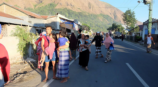 Al menos 14 muertos por sismo en Indonesia
