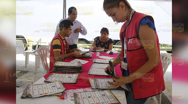 Recuento de votos, son 254 paquetes