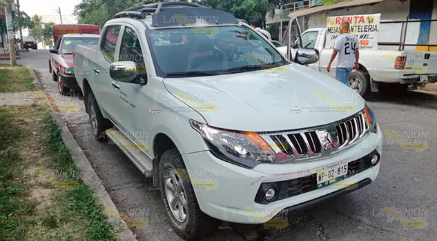 Choca camioneta de su trabajo contra taxi, dos menores lastimados tras accidente
