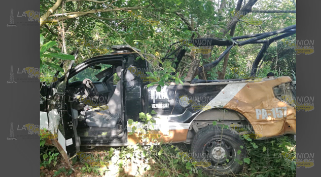 ¡Volcadura mortal! Un policía muerto y 8 más heridos