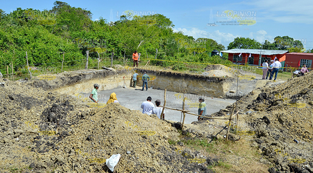 Avanza obra de agua en Unidad Antorchista, alcalde dio el banderazo de inicio del proyecto