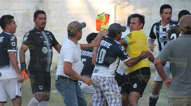 Estalla la violencia en el Estadio Morelos