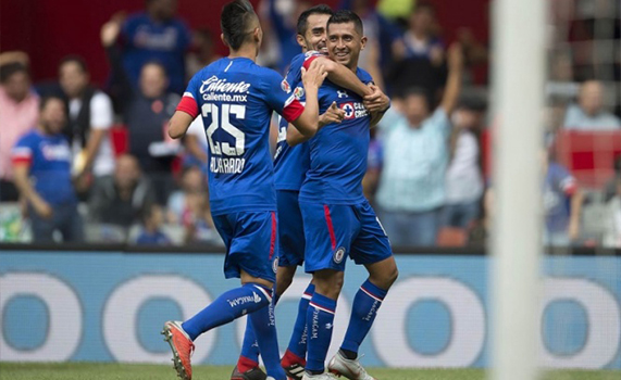 Cruz Azul golea con 'rugido' de Elías Hernández