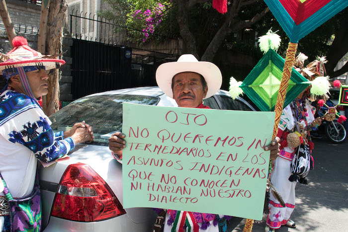 La oficina de AMLO se vuelve un foco de esperanza, y un destino para peregrinos desesperados