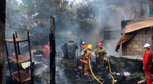 Arde vivienda en colonia Villa de las Flores de Poza Rica Arde Vivienda Colonia Villa Flores Poza Rica