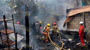 Arde vivienda en colonia Villa de las Flores de Poza Rica Arde Vivienda Colonia Villa Flores Poza Rica