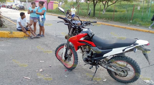 Impacta su moto contra auto en la avenida Rafael Nieto de Cerro Azul