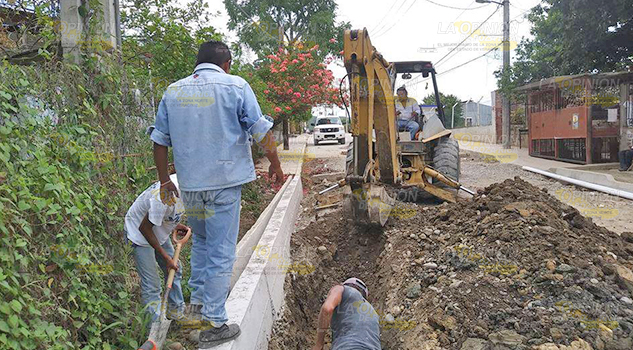 Urbanizan Barrio de Xico, avanza 70% pavimentación