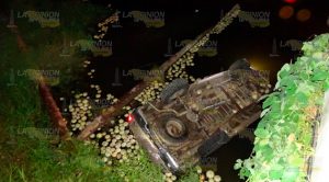 Camioneta sale volando desde un puente en Álamo, ocupantes salvan la vida Camioneta Sale Volando Desde Puente Álamo