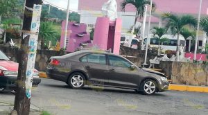 Choque entre taxista y particular deja cuantiosos daños materiales Choque Entre Taxista Particular Deja Cuantiosos Daños Materiales