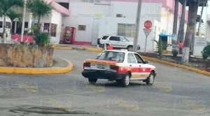 Choque entre taxista y particular deja cuantiosos daños materiales Choque Entre Taxista Particular Deja Cuantiosos Daños Materiales
