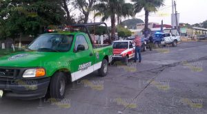 Choque entre taxista y particular deja cuantiosos daños materiales Choque Entre Taxista Particular Deja Cuantiosos Daños Materiales